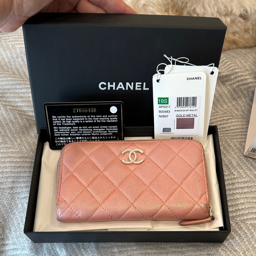 CHANEL Metallic Pink Quilted Card Holder